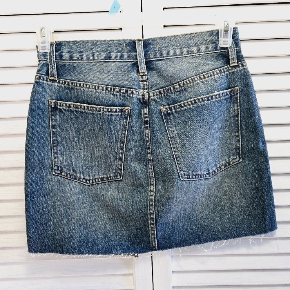 NWOT PISTOLA RUMI MEDIUM WASH DENIM JEANS FRAYED HEM 5 POCKET MINI SKIRT SIZE 26 - Picture 2 of 8